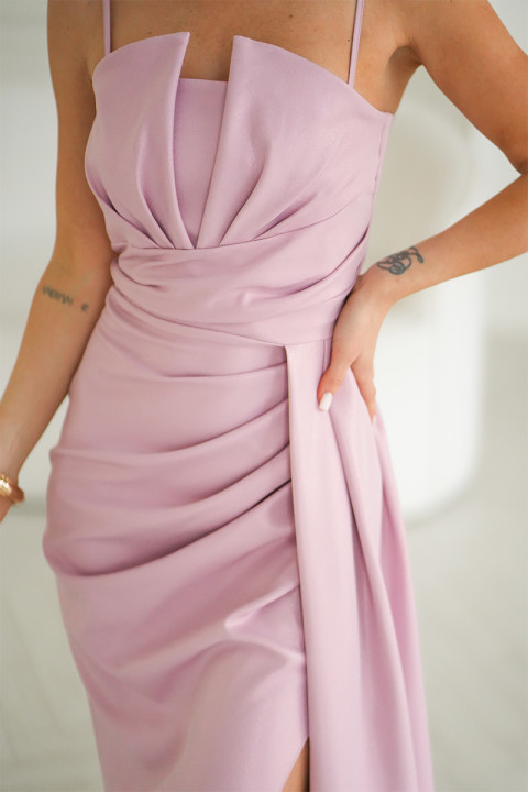 Elegancka Sukienka Z Geometrycznym Dekoltem I Odpinanymi Ramiączkami